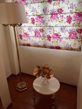 Dormitorio bronce estilo antiguo con accesorios