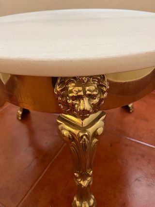 Dormitorio bronce estilo antiguo con accesorios