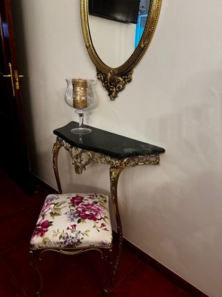 Dormitorio bronce estilo antiguo con accesorios