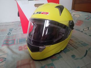 Casco integral de fibra de vidrio.