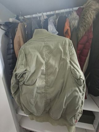 Chaqueta bomber Levi's verde oliva