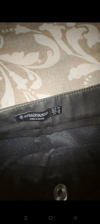 Falda negra Stradivarius cuero