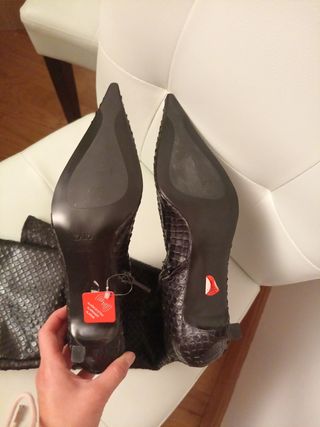 Botas Zara piel serpiente negras 39