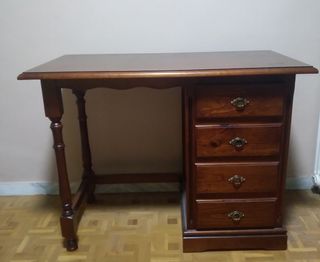 Escritorio madera clásico