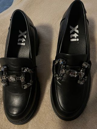 Zapatos XTI negros plataforma