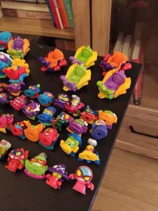 SuperZings - 54 figuras y 11 coches 