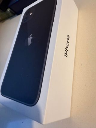caja iPhone 11 64GB - Negro ( no incluye tlf )
