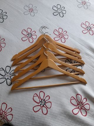 5 Perchas Madera Marrón