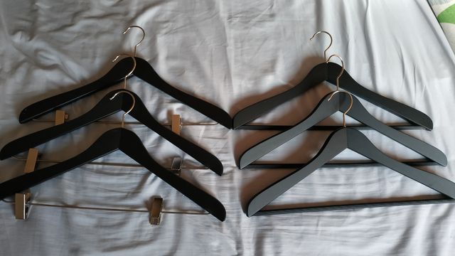 11 Perchas nere in legno