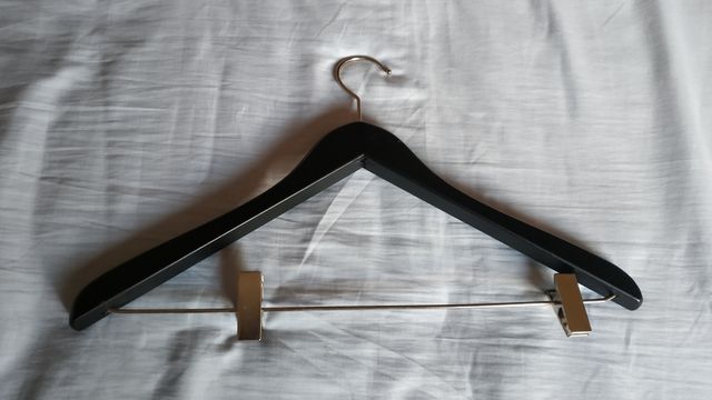 11 Perchas nere in legno