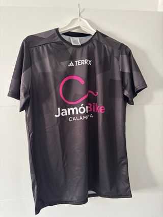 Camiseta Adidas Terrex técnica trail running