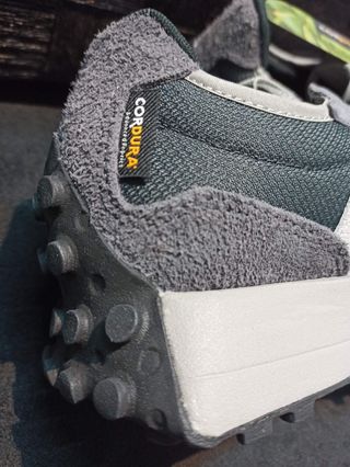 New Balance 327 Cordura Gris
