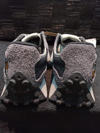 New Balance 327 Cordura Gris