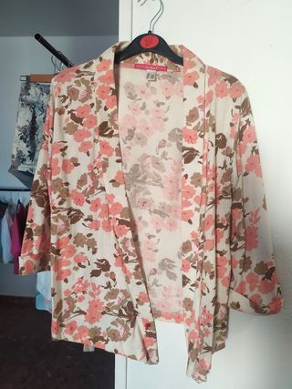 chaqueta flores rosa-blanca