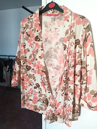 chaqueta flores rosa-blanca