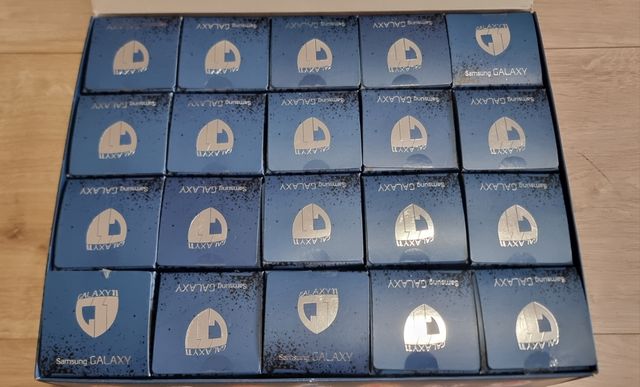 20 Figuras Kidrobot Samsung Galaxy 11