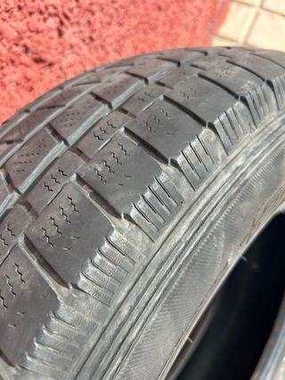 2 neumáticos 215/75R16C usados
