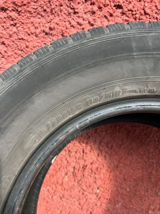 2 neumáticos 215/75R16C usados