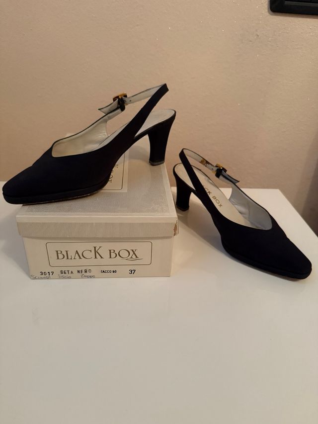 Décolleté nere Black Box in seta vintage 37