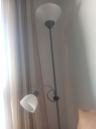 Lampara Ikea de pie - Gris y blanca