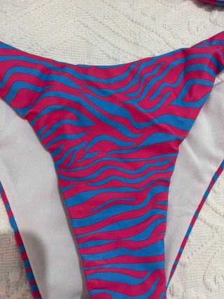 Bikini azul y rosa