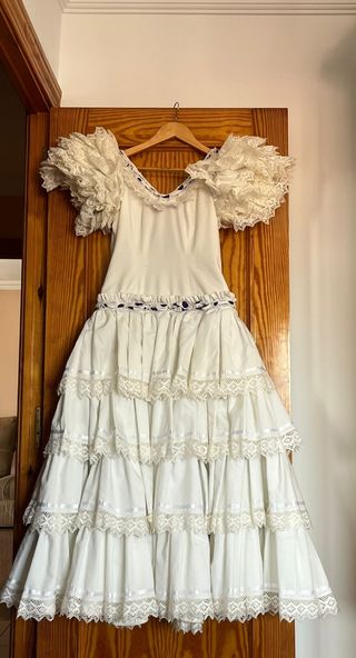 Traje gitana blanco y morado