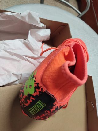 Botas fútbol New Balance 11. Talla europea 45.