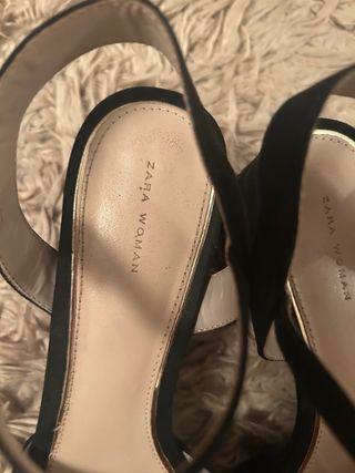 Sandalias Zara negras y doradas