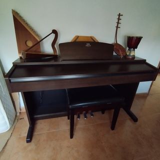 Piano digital Yamaha Arius
