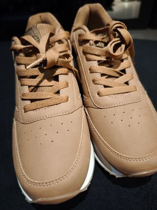 -Bambas estilo "Sport-Casual'.
