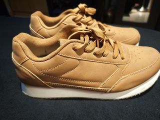 -Bambas estilo "Sport-Casual'.
