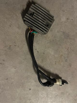 Regulador corriente moto vstrom 1000