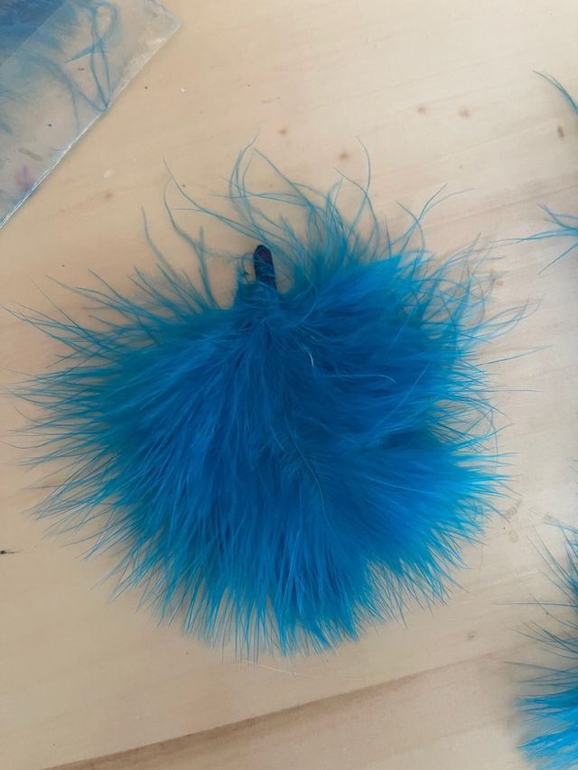 Plumas naturales  azules: 25 piezas - Manualidades