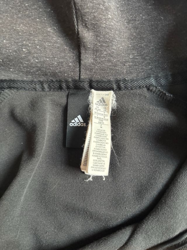 Chaqueta Adidas gris con capucha