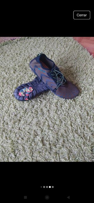 Escarpines agua minimalistas marron verdoso