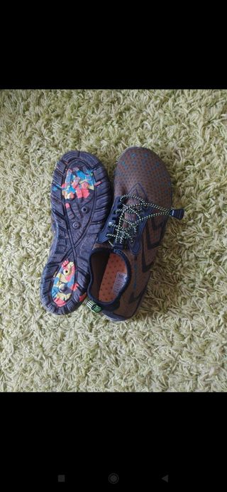 Escarpines agua minimalistas marron verdoso