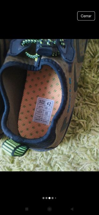 Escarpines agua minimalistas marron verdoso