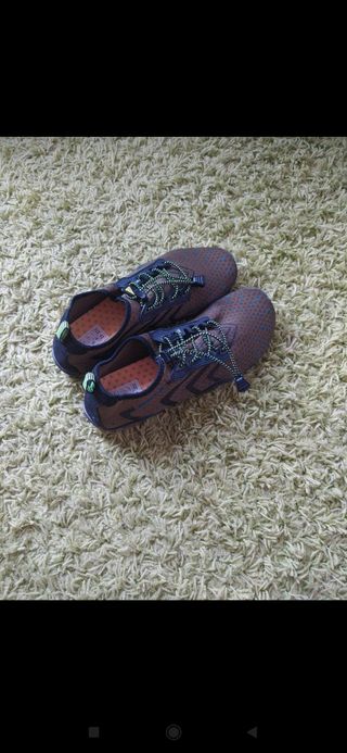 Escarpines agua minimalistas marron verdoso