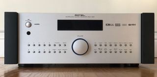 Amplificador Rotel RSX-1057 plata