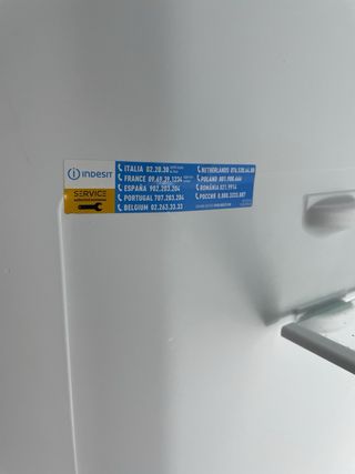 Nevera Indesit blanca