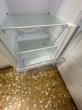 Nevera Indesit blanca