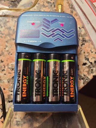 Cargador pilas recargables 4xAA