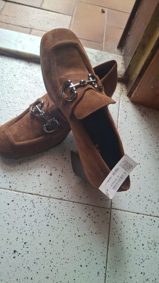 Zapatos ante marrón -talla 40 medio tacón ancho.