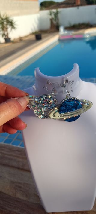 Pendientes planetas azules