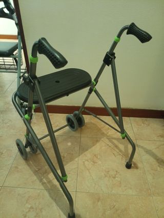 Andador con asiento plegable