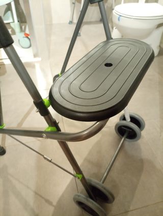 Andador con asiento plegable