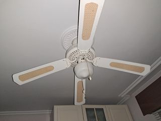 Ventilador lámpara techo blanco vintage. 
