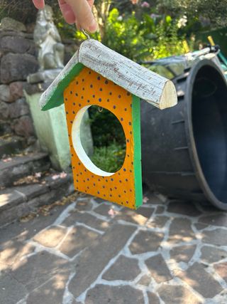 Casetta uccelli colorata