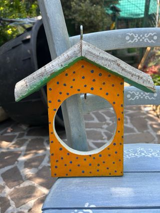 Casetta uccelli colorata