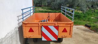 Remolque agrícola basculante